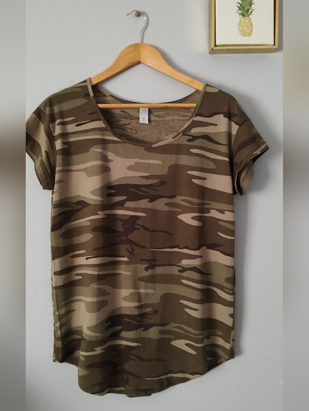 Alternative Olive & Tan Camo Scoop Neck Short Sleeve Tee Medium Good Condition